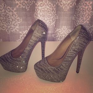 Beautiful Steve Madden Jeweled Platform Pumps